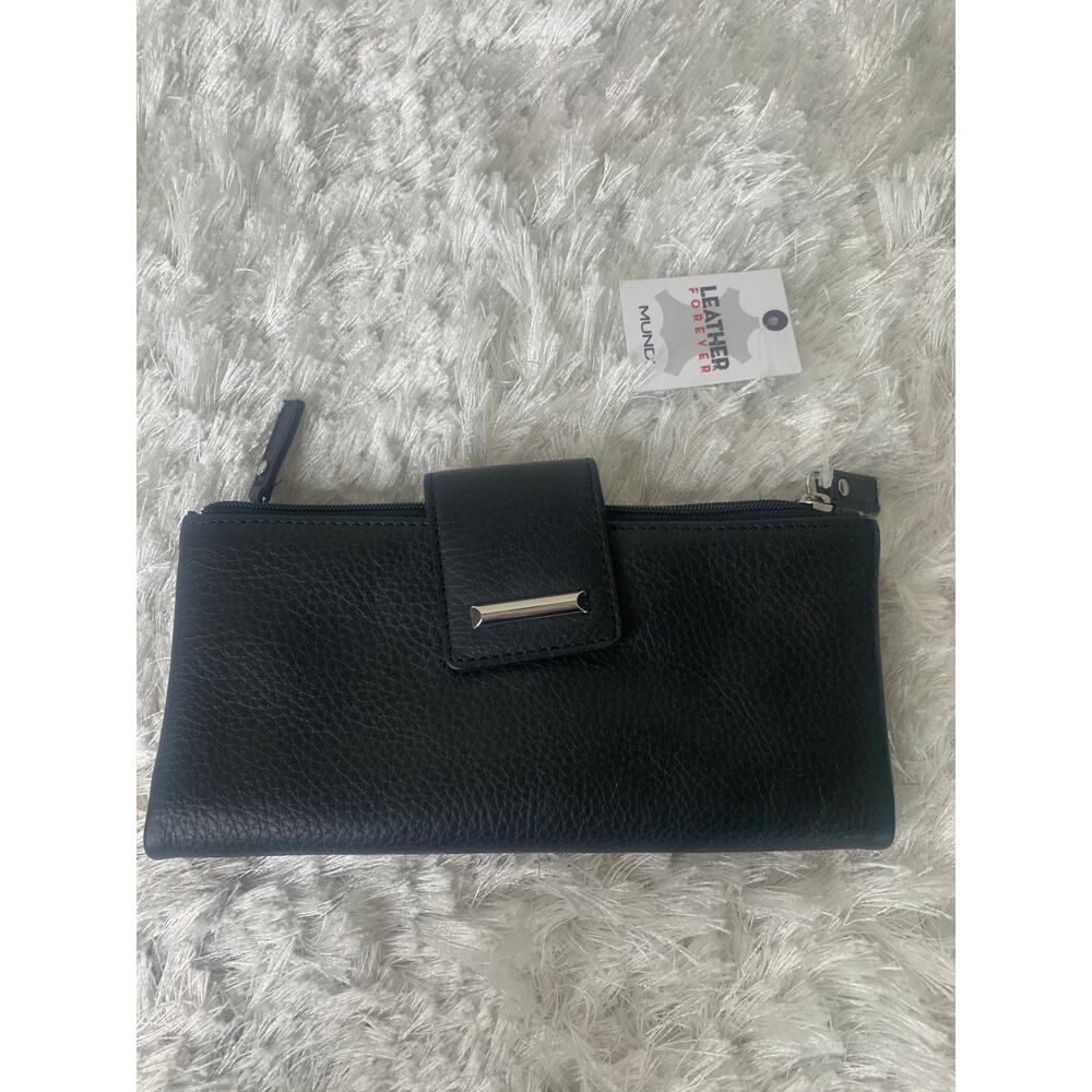 MUNDI Black Leather Wallet NWT Card Slots Zip Closure 7.5 x 3.5"